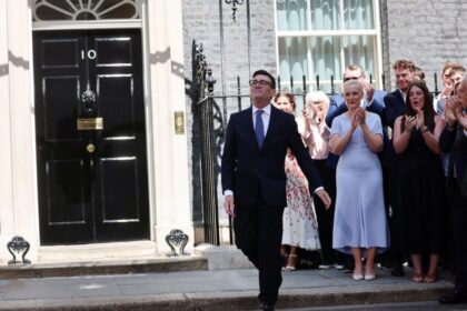 andy-burnham-asume-el-gobierno-britanico-tras-peticion-del-rey-carlos-iii