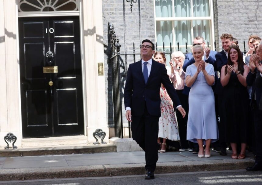 andy-burnham-asume-el-gobierno-britanico-tras-peticion-del-rey-carlos-iii