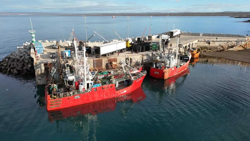 vecinos-alertan-que-la-expansion-pesquera-pone-en-riesgo-la-playa-publica-en-chubut