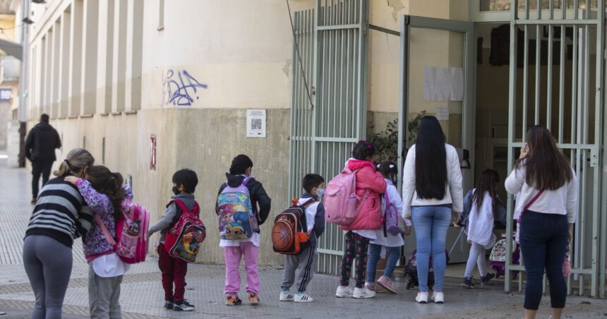 asignaciones-por-hijo:-crecen-entre-los-trabajadores-informales-y-caen-fuerte-entre-los-registrados