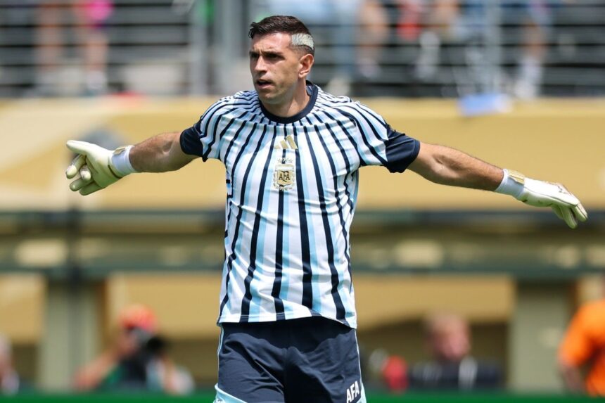 dibu-martinez-alarms-fans-with-hint-of-argentina-retirement:-ill-have-to-think-if-its-time-to-step-aside