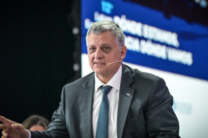 ypf-confirmo-una-medida-para-atraer-inversores-y-evitar-estafas:-dividira-por-10-cada-una-de-sus-acciones
