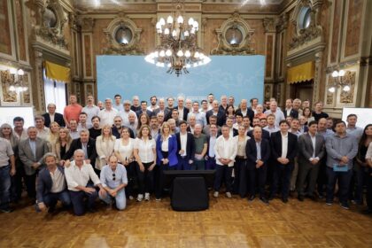 los-intendentes-del-pj-presionan-para-desdoblar,-pero-kicillof-aun-no-da-senales