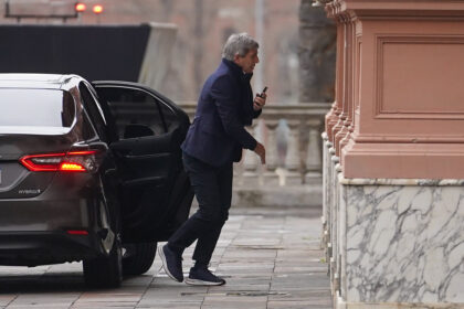 inocencia-fiscal:-caputo-hizo-cambios-clave-en-la-nueva-version-de-la-ley-para-captar-dolares-del-colchon