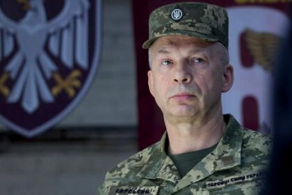 en-directo,-guerra-en-ucrania:-volodymyr-zelensky-anuncia-la-salida-del-comandante-en-jefe-de-armas,-oleksandr-syrsky