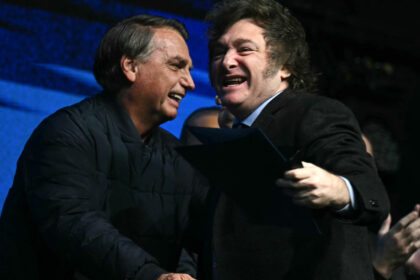 milei-viaja-a-san-pablo:-respaldara-la-candidatura-presidencial-de-flavio-bolsonaro,-recibira-un-premio-que-ya-le-dieron-a-karina-y-no-vera-a-lula