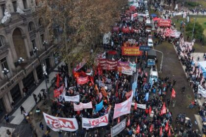 with-world-cup-over,-argentines-resume-anti-austerity-protests