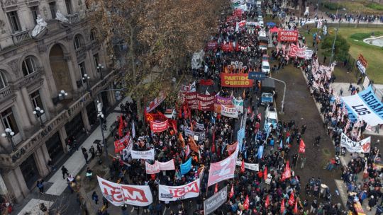 with-world-cup-over,-argentines-resume-anti-austerity-protests