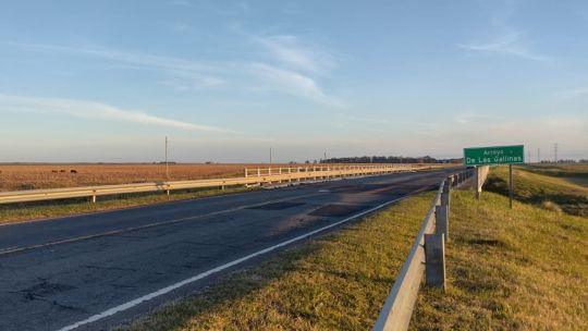 el-pejerrey-ya-remonta-los-canales-de-mar-chiquita:-donde-estan-los-primeros-piques-y-como-pescarlo