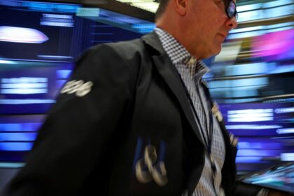 la-disparada-del-petroleo-y-la-caida-de-las-tecnologicas-hunden-las-bolsas-mundiales-y-vuelve-a-subir-el-riesgo-pais-en-la-argentina