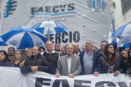 paritarias:-los-empleados-de-comercio-firmaron-un-nuevo-acuerdo-y-recibiran-un-aumento-trimestral-de-5,7%