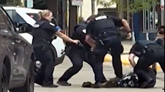 en-medio-de-las-acusaciones-de-racismo-contra-la-argentina,-un-hombre-afroamericano-muere-tras-recibir-disparos-de-la-policia-en-eeuu.