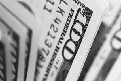 el-dolar-oficial marco-un-nuevo record-nominal-y registro-su mayor-suba-semanal en-mas-de un-mes