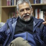 mario-mendoza,-escritor:-“estamos-todos-fracturados”-y-al-borde-de-un-colapso-mental