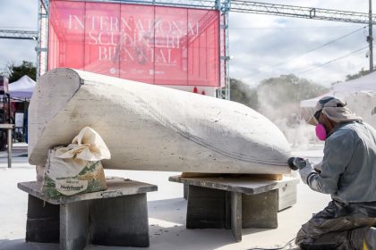 resistencia-talla-su-obra-mas-ambiciosa:-la-bienal-del-chaco-convirtio-a-una-ciudad-en-un-museo-a-cielo-abierto