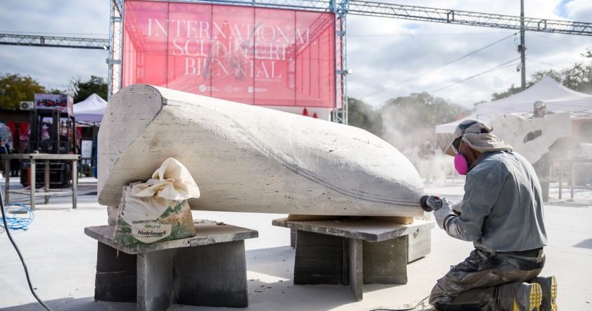 resistencia-talla-su-obra-mas-ambiciosa:-la-bienal-del-chaco-convirtio-a-una-ciudad-en-un-museo-a-cielo-abierto