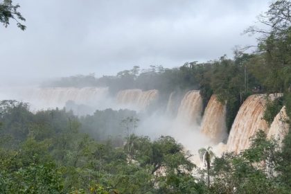 video-|-las-espectaculares-imagenes-de-las-cataratas-del-iguazu-con-un-caudal-cercano-a-los-8-millones-de-litros-por-segundo