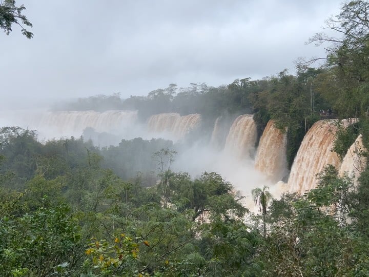 video-|-las-espectaculares-imagenes-de-las-cataratas-del-iguazu-con-un-caudal-cercano-a-los-8-millones-de-litros-por-segundo