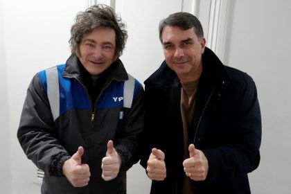 javier-milei-y-sus-medidas,-en-vivo:-el-presidente-inicia-su-agenda-de-actividades-en-brasil-donde-se-reunira-con-flavio-bolsonaro