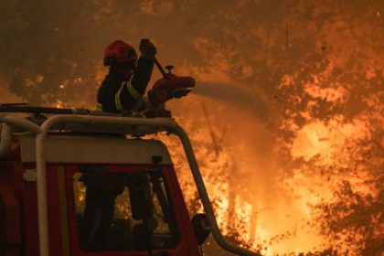 los-incendios-fuera-de-control-en-espana-y-francia-obligaron-a-evacuar-a-mas-de-175.000-personas-y-mantienen-en-alerta-a-dos-paises