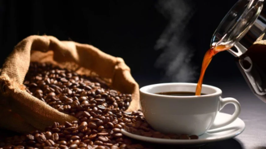 por-que-hay-que-esperar-al-menos-una-hora-para-tomar-el-primer-cafe-del-dia,-segun-un-cardiologo