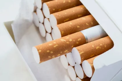 la-oms-advierte-que-la-industria-del-tabaco-busca-convertir-a-los-jovenes-en-adictos-con-nuevas-formas-de-consumo