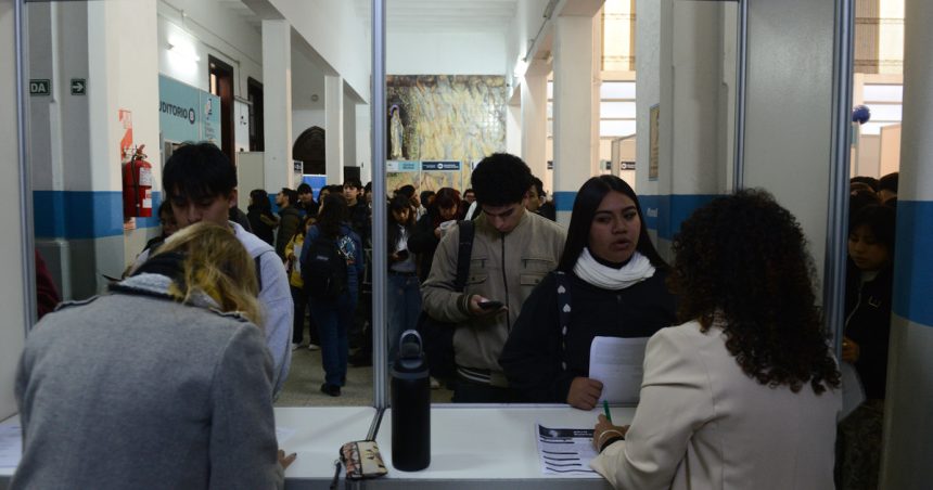 la-caida-del-empleo,-un-frente-que-apremia-a-milei