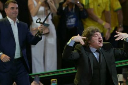 milei,-durisimo-con-lula-en-el-acto-de-campana-de-flavio-bolsonaro:-“basta-de-basura-socialista-y-zurdos-ladrones”