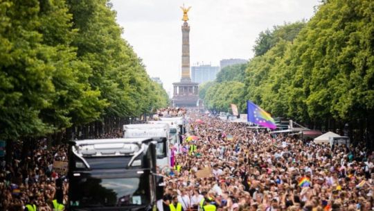 un-vehiculo-atropello-a-una-multitud-durante-el-dia-del-orgullo-en-berlin:-un-muerto-y-15-heridos