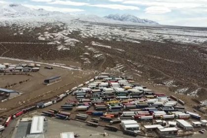 mendoza-activo-un-operativo-para-liberar-mas-de-1500-camiones-varados-por-el-cierre-del-paso-cristo-redentor
