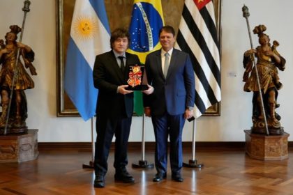 el-medio-ingles-the-guardian-cuestiono-a-milei-tras-su-viaje-a-brasil-y-lo-califico-de-“representante-de-trump”