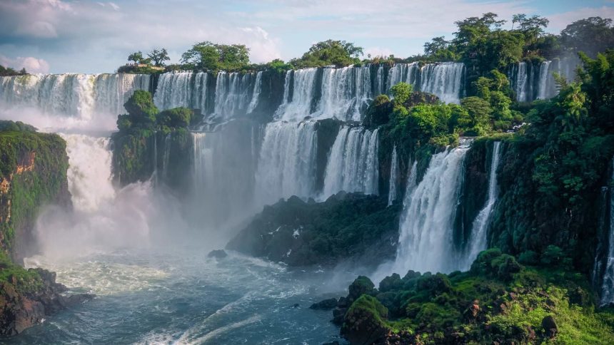 a-pesar-del-cierre-de-garganta-del-diablo,-iguazu-mantiene-alta-ocupacion-y-espera-miles-de-turistas:-“numeros-tremendos”