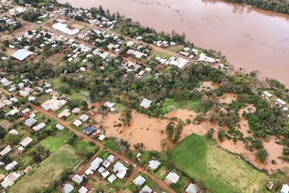 el-soberbio-mantiene-la-asistencia-tras-la-crecida-del-rio-uruguay-y-proyecta-la-relocalizacion-de-barrios-riberenos