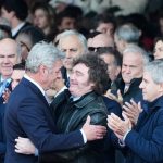 la-vaca-viva-puede-dar-mas-leche-si-se-la-deja-comer-en-libertad