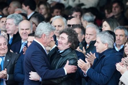 la-vaca-viva-puede-dar-mas-leche-si-se-la-deja-comer-en-libertad