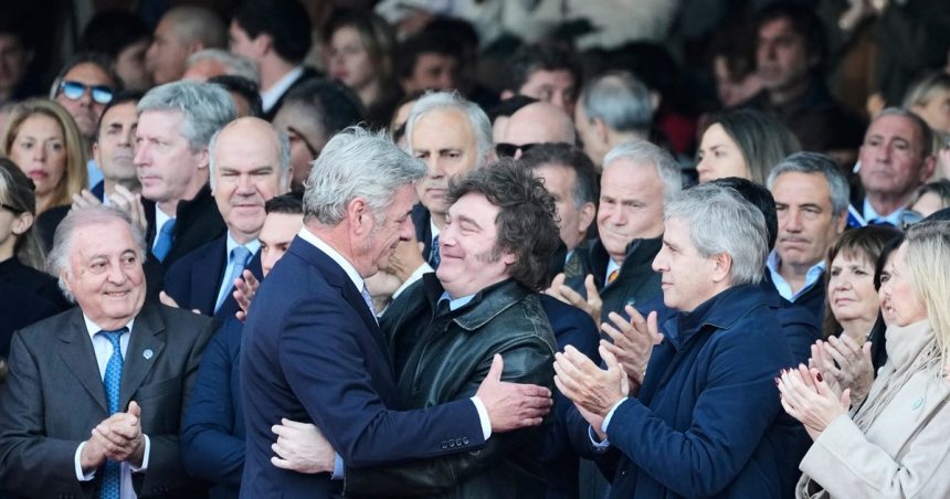 la-vaca-viva-puede-dar-mas-leche-si-se-la-deja-comer-en-libertad