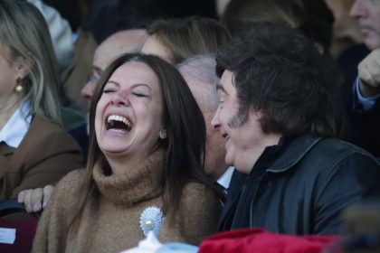 la-intimidad-en-el-palco-de-palermo:-javier-milei-aclamado-y-sandra-pettovello,-tan-popular-como-luis-caputo-y-patricia-bullrich