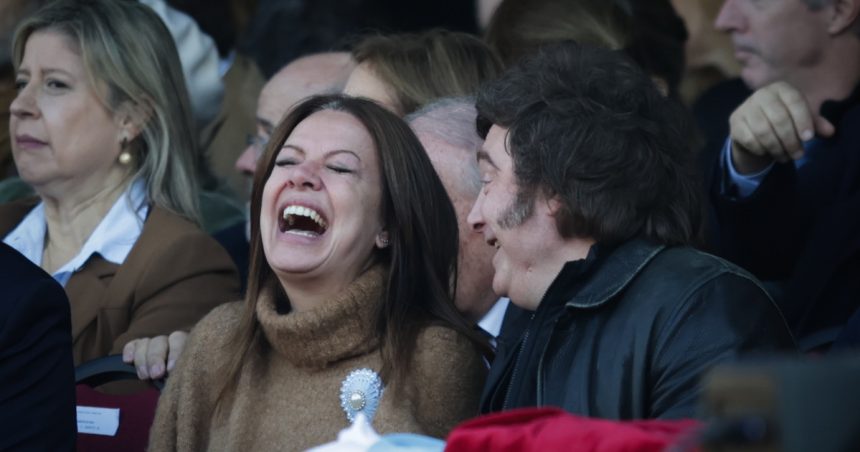 la-intimidad-en-el-palco-de-palermo:-javier-milei-aclamado-y-sandra-pettovello,-tan-popular-como-luis-caputo-y-patricia-bullrich
