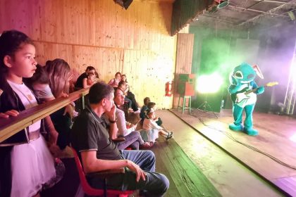ticket-misiones-|-con-musica,-baile-y-los-personajes-favoritos-de-los-ninos,-las-familias-despidieron-las-vacaciones-en-sala-tempo-de-posadas