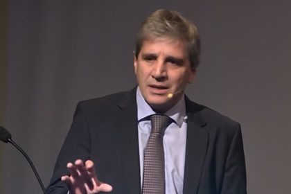 luis-caputo-dijo-que-la-justicia-social-“es-que-la-gente-tenga-credito”