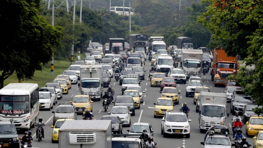 medellin-mantiene-la-rotacion-actual-del-pico-y-placa-este-lunes-27-de-julio-de-2026:-la-medida-se-actualizara-en-agosto