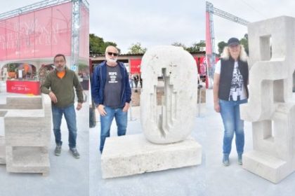 el-chileno-mauricio-guajardo-gano-la-bienal-del-chaco-2026-con-“cubo-etereo”
