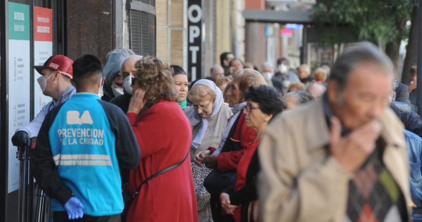 por-la-caida-del-empleo-formal,-hay-cada-vez-menos-aportantes-para-cubrir-el-gasto-en-jubilaciones