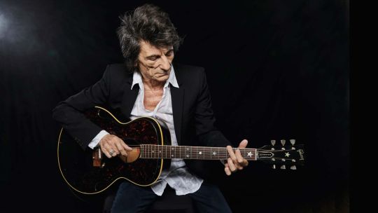 ronnie-wood-vuelve-a-la-argentina:-el-historico-guitarrista-de-los-rolling-stones-dara-su-primer-show-solista-en-el-pais