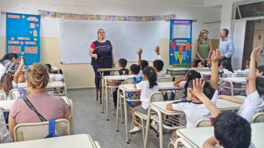 cordoba-lidero-las-pruebas-aprender-2025:-llaryora-reconocio-a-los-docentes-y-anuncio-incentivos