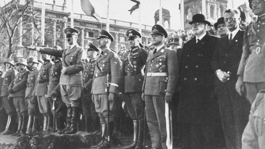 como-saber-si-tus-abuelos-fueron-nazis:-abrieron-una-base-de-datos-que-revela-el-pasado-de-casi-13-millones-de-alemanes