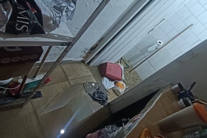 un-colapso-cloacal-provoco-el-desborde-de-aguas-servidas-de-sanitarios-en-comercios-de-posadas:-“exploto-el-inodoro”