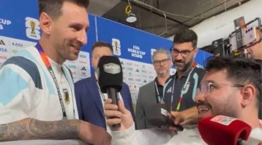 la-historia-de-manu-gutierrez,-el-periodista-con-paralisis-cerebral-al-que-messi-fue-a-buscar-entre-una-multitud-para-darle-una-entrevista-que-se-volvio-viral
