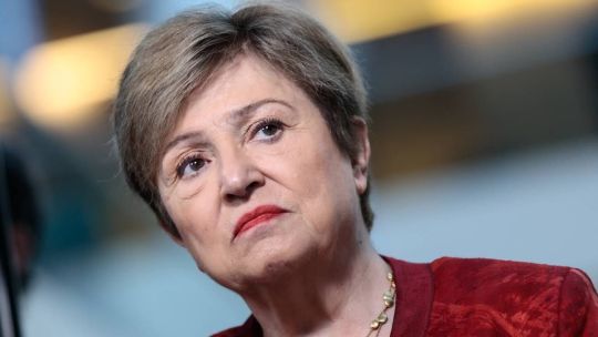 georgieva,-con-el-circulo-rojo-en-una-cena-privada:-pregunto-sobre-impuestos,-sectores-postergados-y-el-fracaso-de-la-convertibilidad
