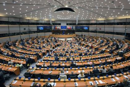 la-nominacion-del-frances-philippe-musquar-a-la-cabeza-del-gendarme-de-los-partidos-politicos-europeos-averguenza-a-paris